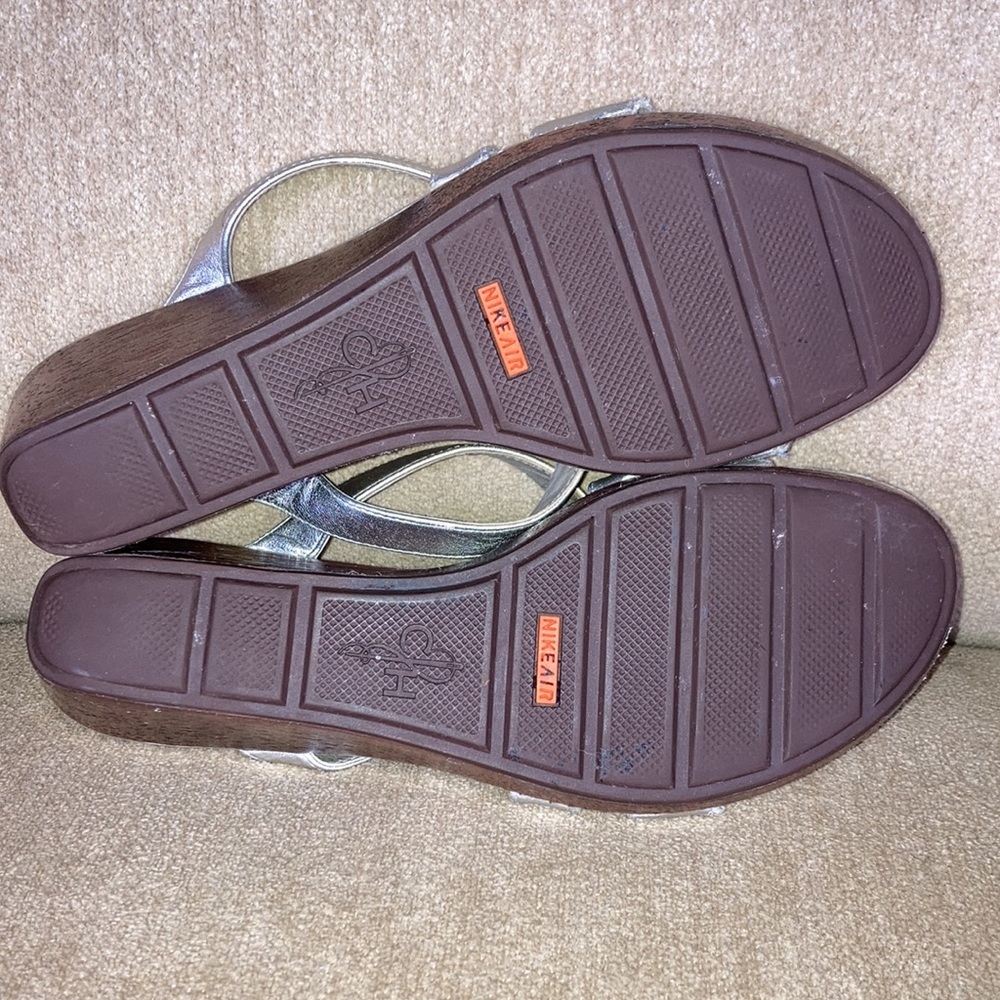 COLE HAAN + NIKE AIR Silver Slip-On Wedge Sandals Size 8 - Picture 6 of 12